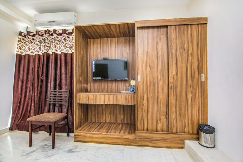 Fabhotel Venkeys Service Apartment
