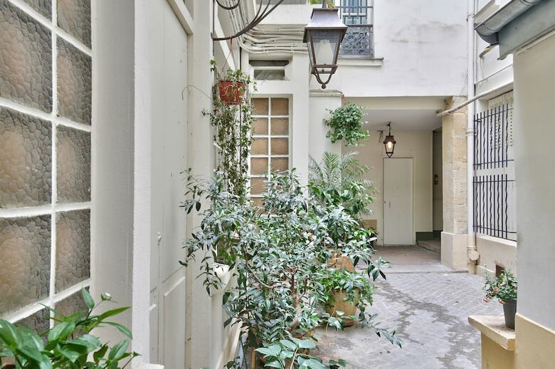 Apartamento 70 - Authentic Parisian Flat