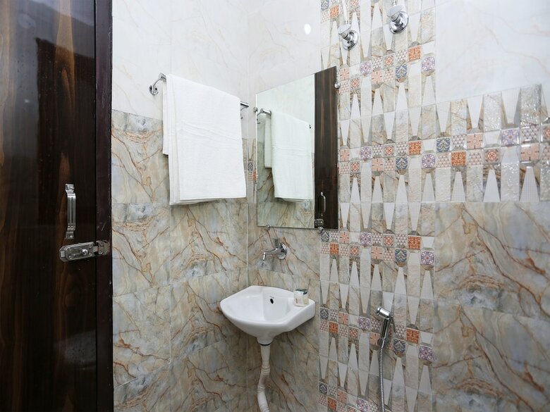 Hotel Oyo 13028 Jhanvi Palace