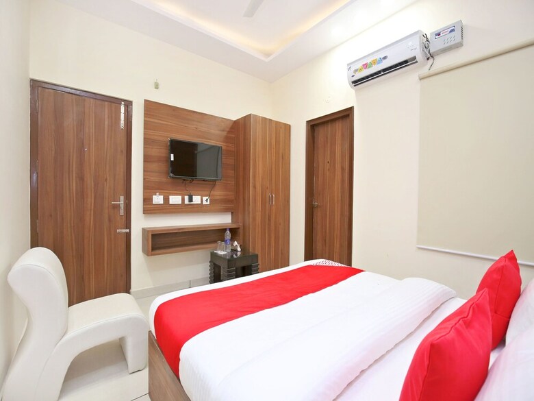Oyo 15975 Hotel 365