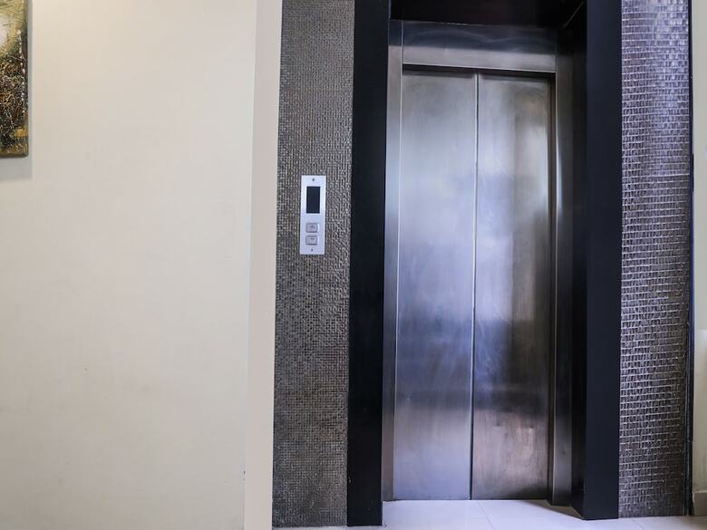 Oyo 16436 V Hotels