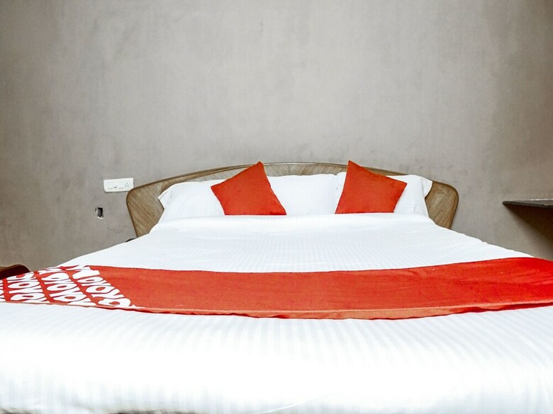 Hotel Oyo 12906 Central Inn