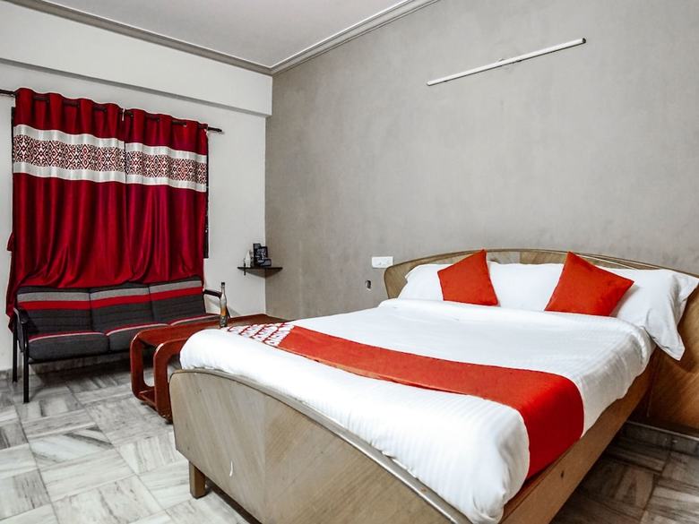 Hotel Oyo 12906 Central Inn