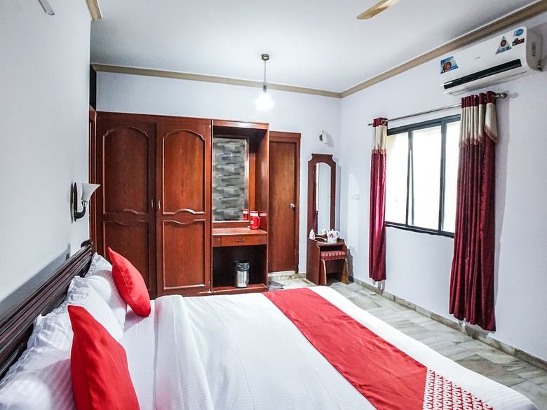 Hotel Oyo 12906 Central Inn