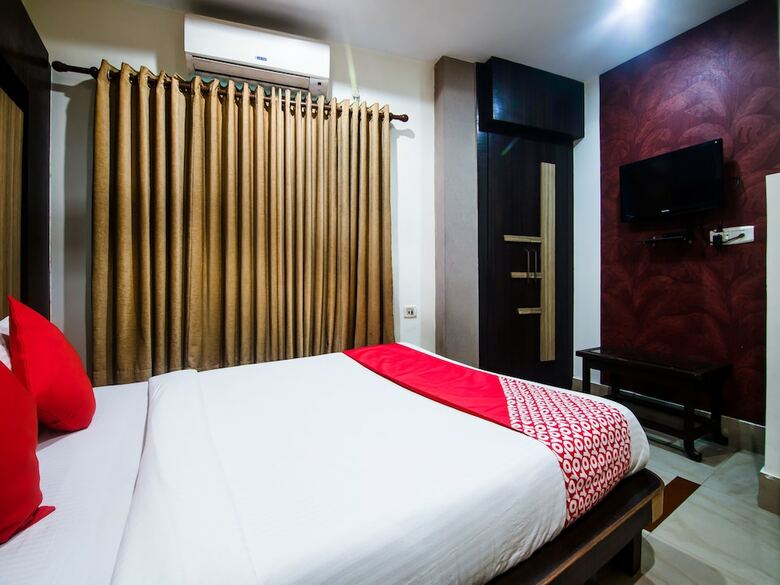Oyo 14869 Hotel Apollo
