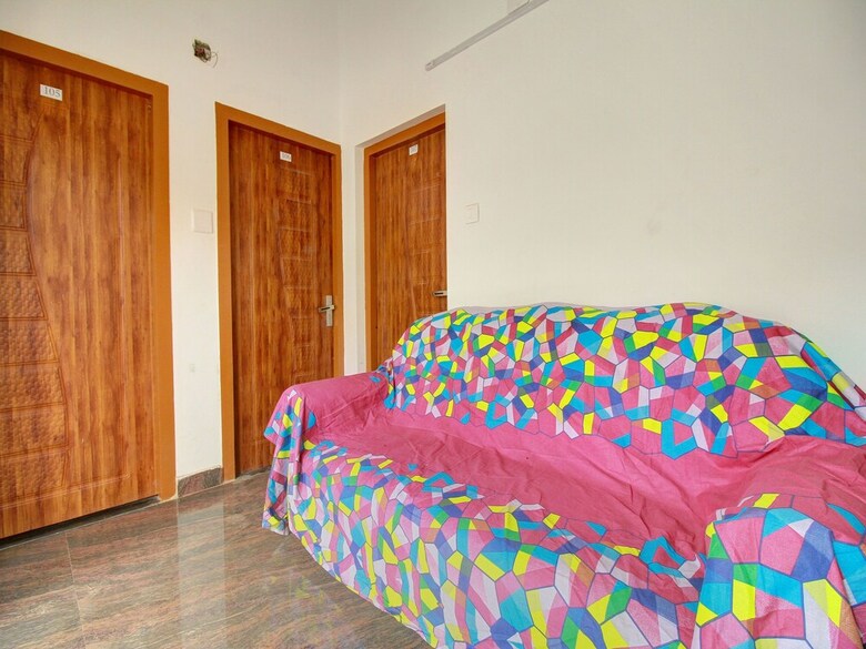 Hotel Oyo 14240 Mohan Residency