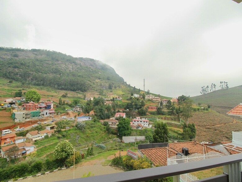 Hotel Oyo 14240 Mohan Residency