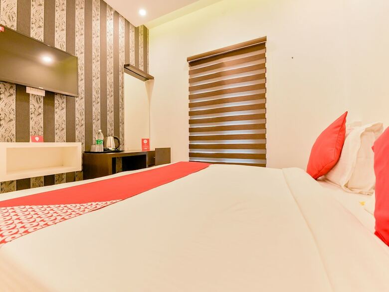 Hotel Oyo 15973 F Square