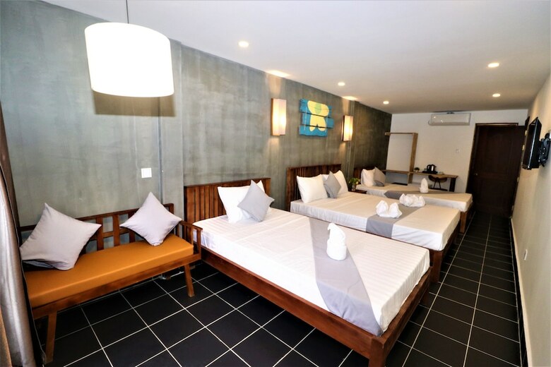 Grand Elevation Hotel