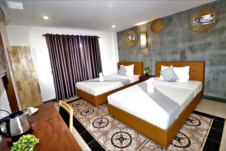 Grand Elevation Hotel