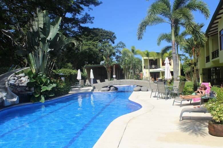 Club Del Cielo Unit 1