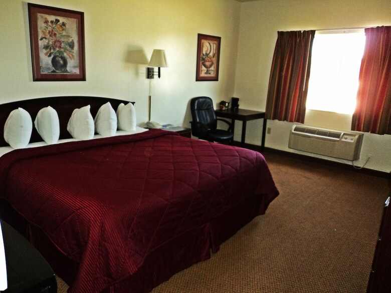 Hotel Us Travelers Inn & Suites