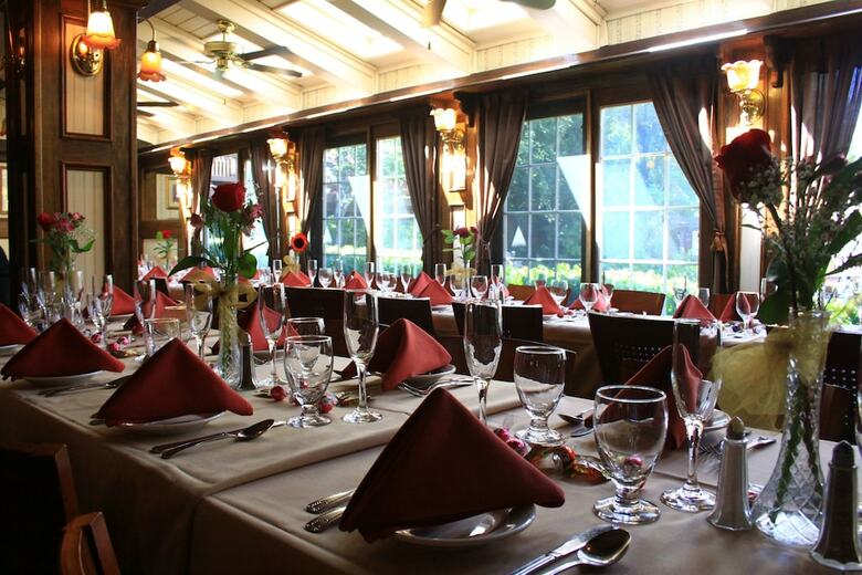 Hotel Saddleback Inn