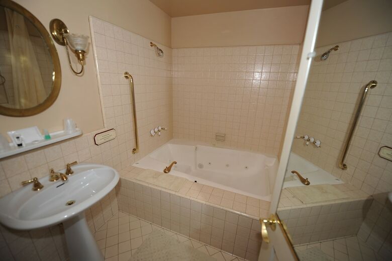 Hotel Saddleback Inn