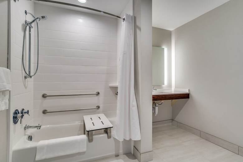 Hotel Holiday Inn Express And Suites Denton South
