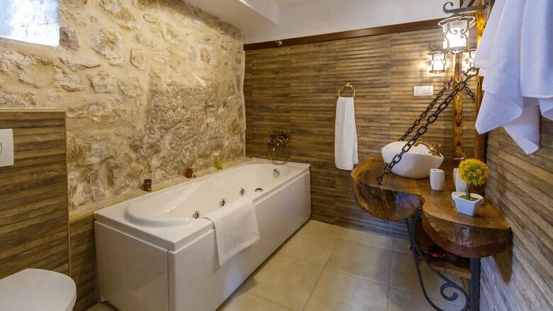 Talici Hill - Rustic Villas