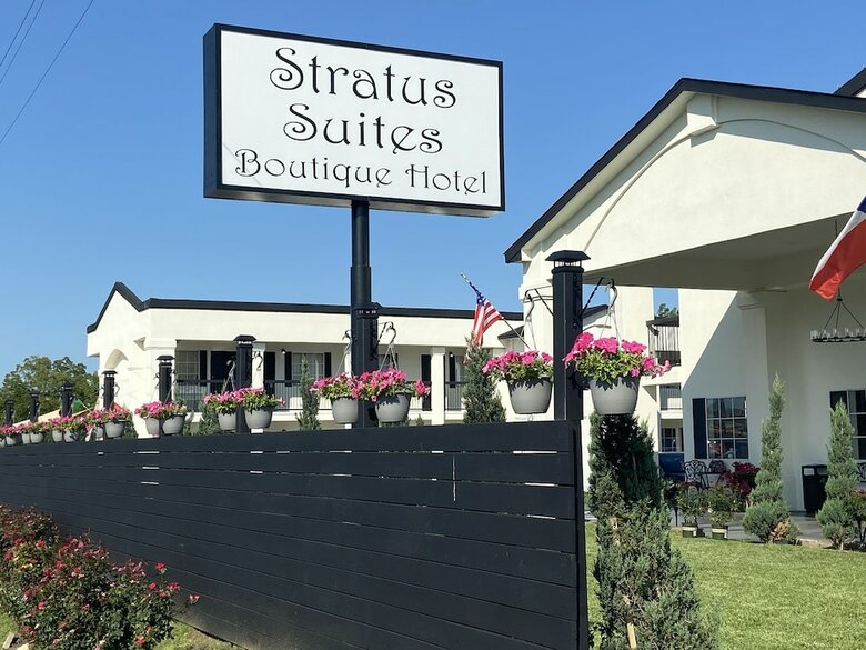 Stratus Suites - Boutique Hotel