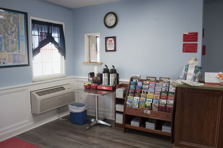 Motel Econo Lodge Inn & Suites South