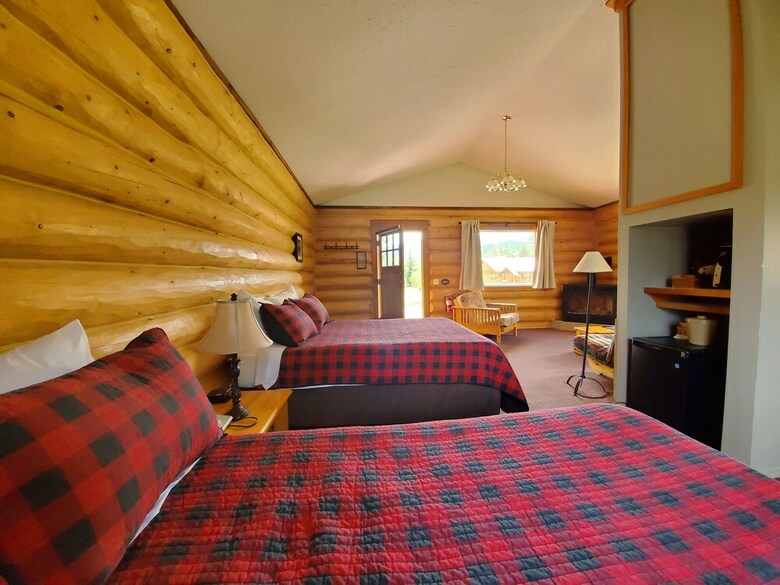 Cabana Glacier House Resort