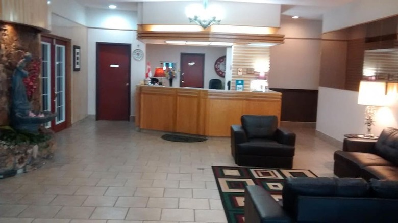 Canada Continental Hotel