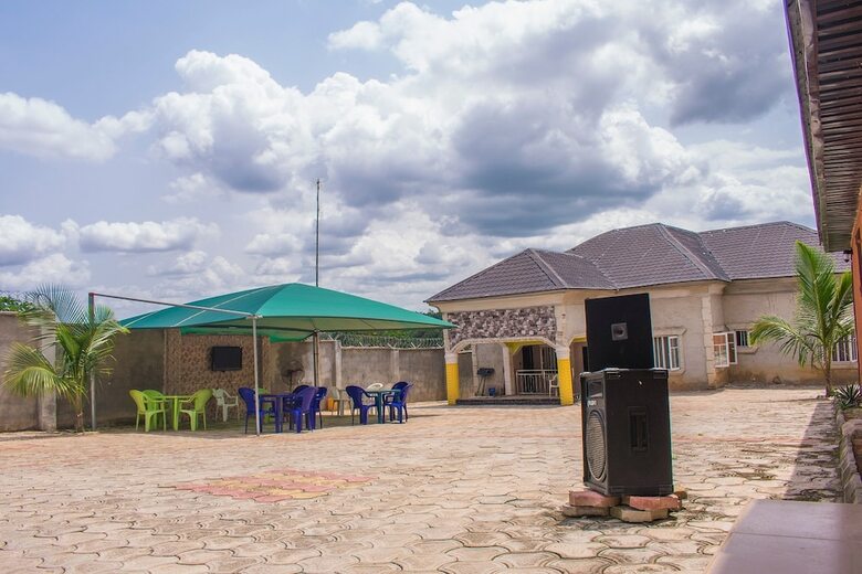 De Royal Hotel And Suites