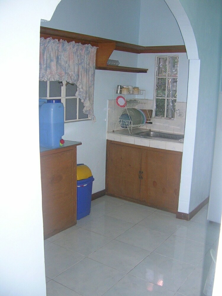 2br Unit 5 Jefrell Apartments