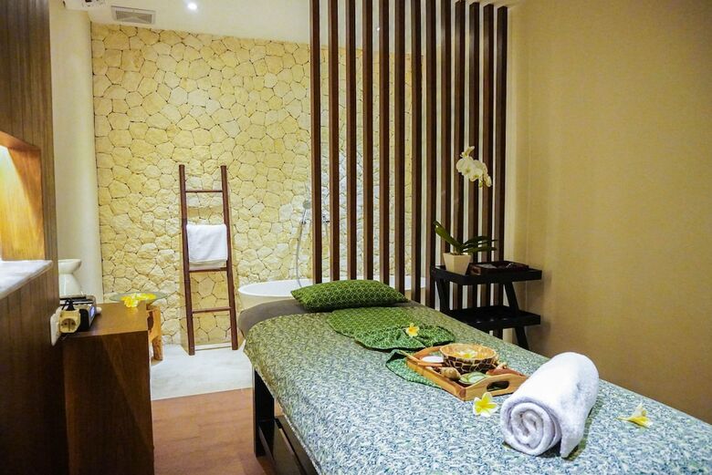 Hotel Furamaxclusive Ocean Beach, Seminyak, Bali