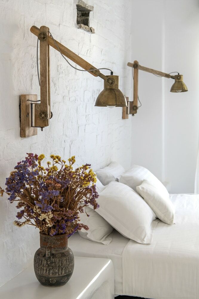 Zefi Hotel & Suites