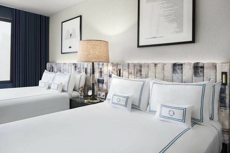 The Oaklander Hotel, Autograph Collection