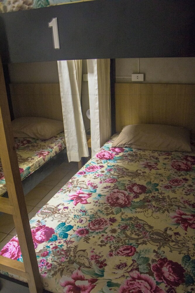 Hostal Bunks Hostel - Adults Only