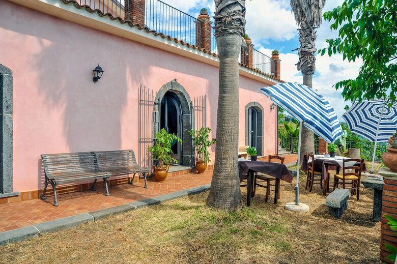 Hotel La Casa Rosa