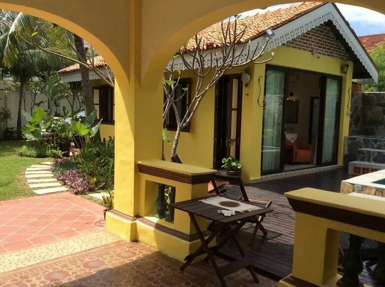 Bed & Breakfast Casugria Dutch Heritage Residence