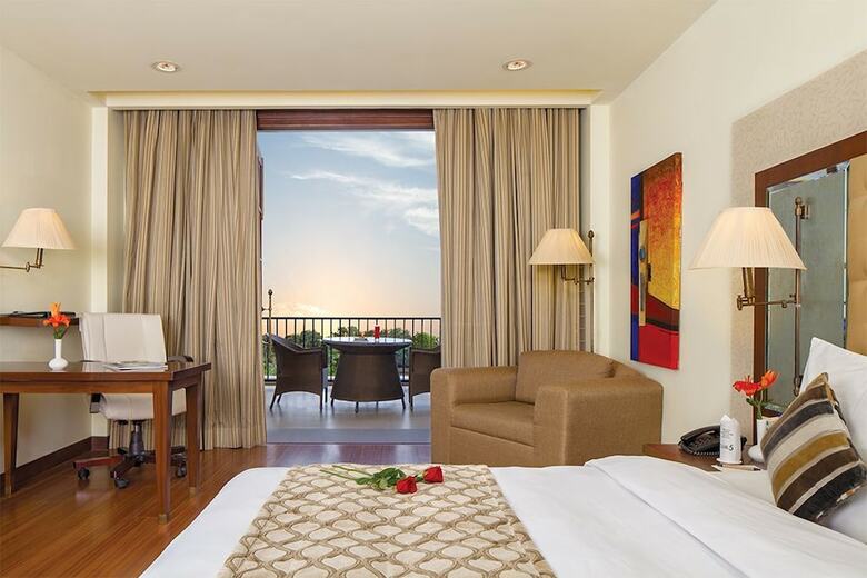 Hotel Dlf Club 5