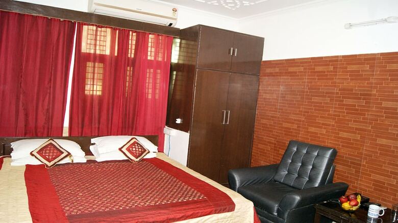 Hotel Maxfort Guest House Delhi