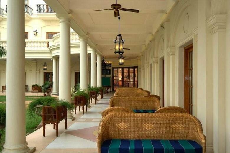 Hotel Dlf Club 4