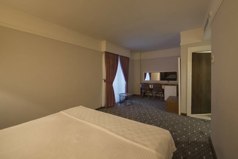 Jolnar Garden Hotel