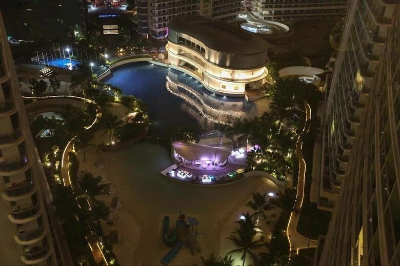 Azure Urban Resort Hostedbyces