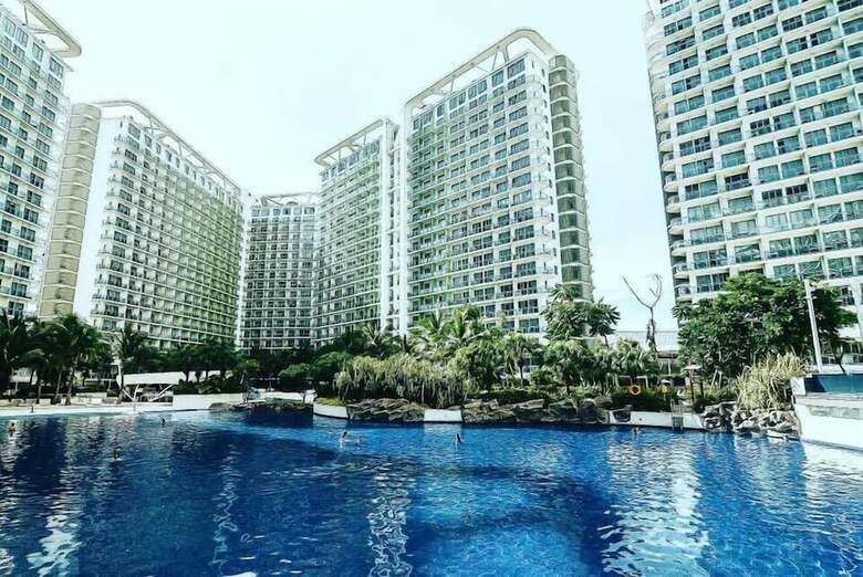 Azure Urban Resort Hostedbyces