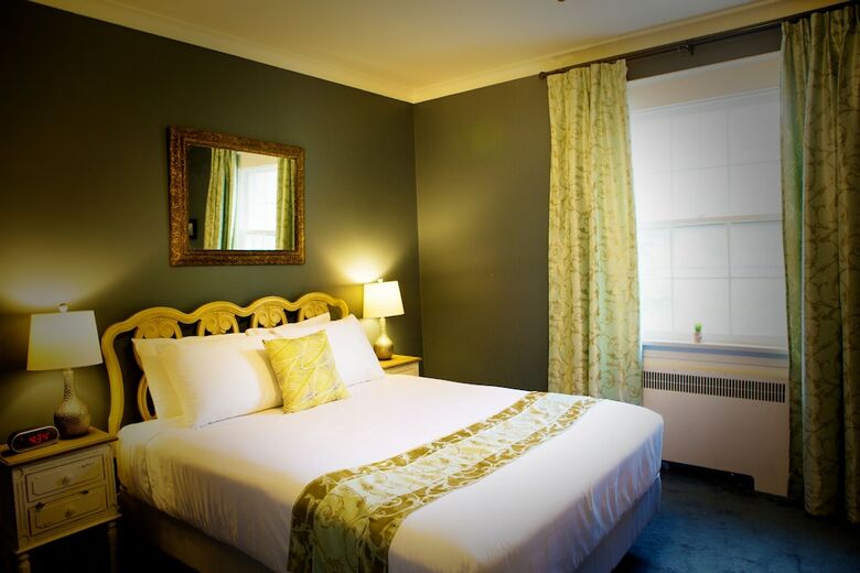 Bed & Breakfast 1 West Inn Waterfront