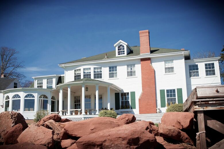 Bed & Breakfast 1 West Inn Waterfront