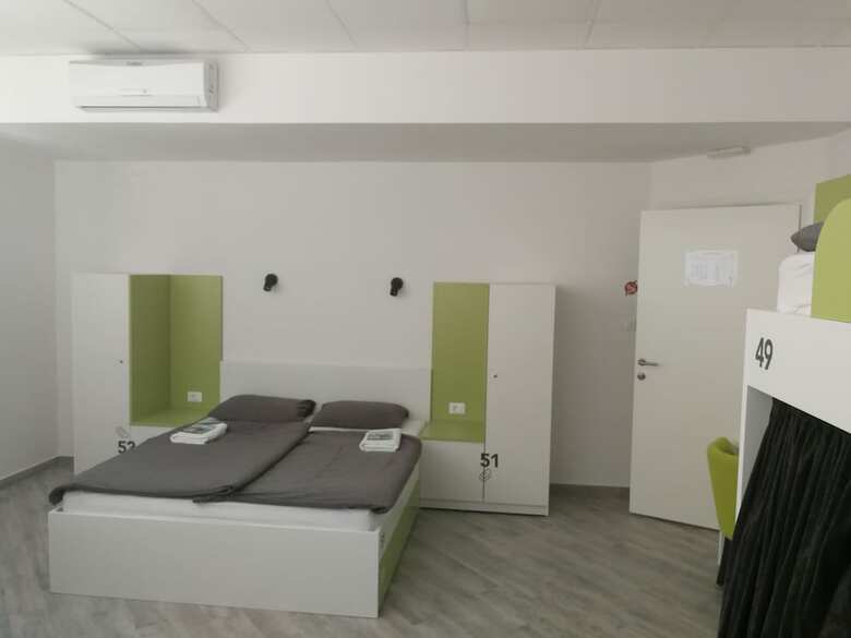 Hostal 3 F Hostel