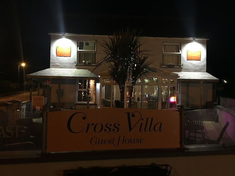 Bed & Breakfast Crossvilla Guest House & Tea Room