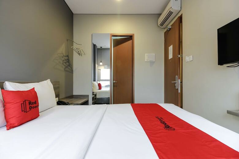 Hotel Reddoorz Plus Near Tebet
