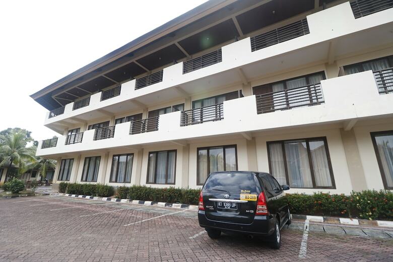 Hotel Reddoorz Premium @ Bukit Damai Indah