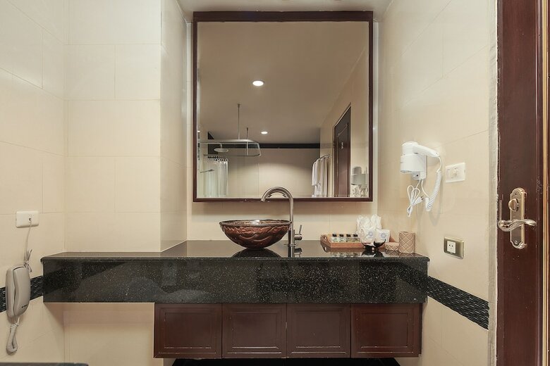 Floral Hotel � Dolphin Circle Pattaya