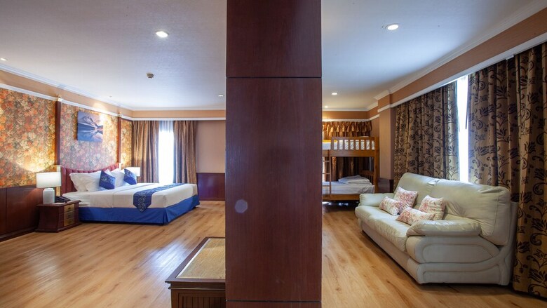 Floral Hotel � Dolphin Circle Pattaya