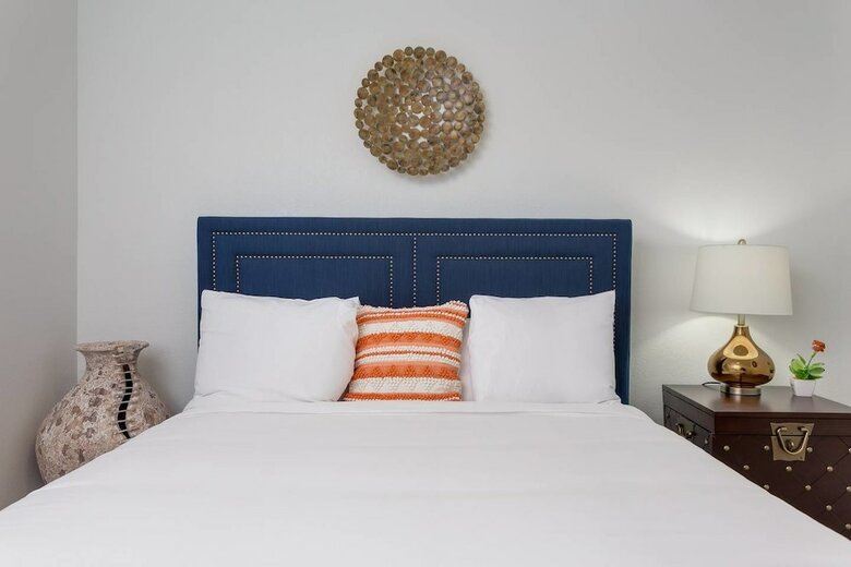 Apartamentos 8 Brs Comprised Of 4 Separate 2br Suites By Domio