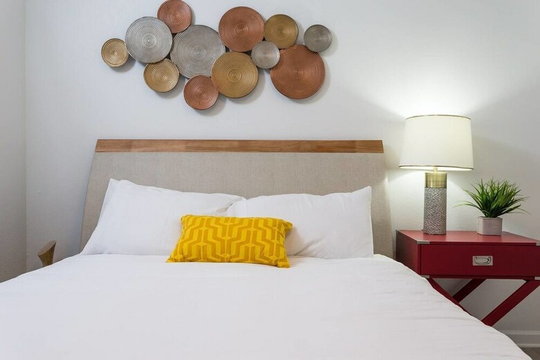 Apartamentos 8 Brs Comprised Of 4 Separate 2br Suites By Domio