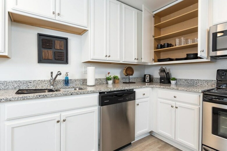 Apartamentos 8 Brs Comprised Of 4 Separate 2br Suites By Domio