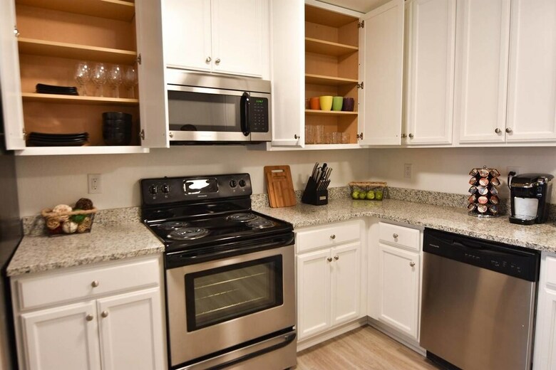 Apartamentos 8 Brs Comprised Of 4 Separate 2br Suites By Domio
